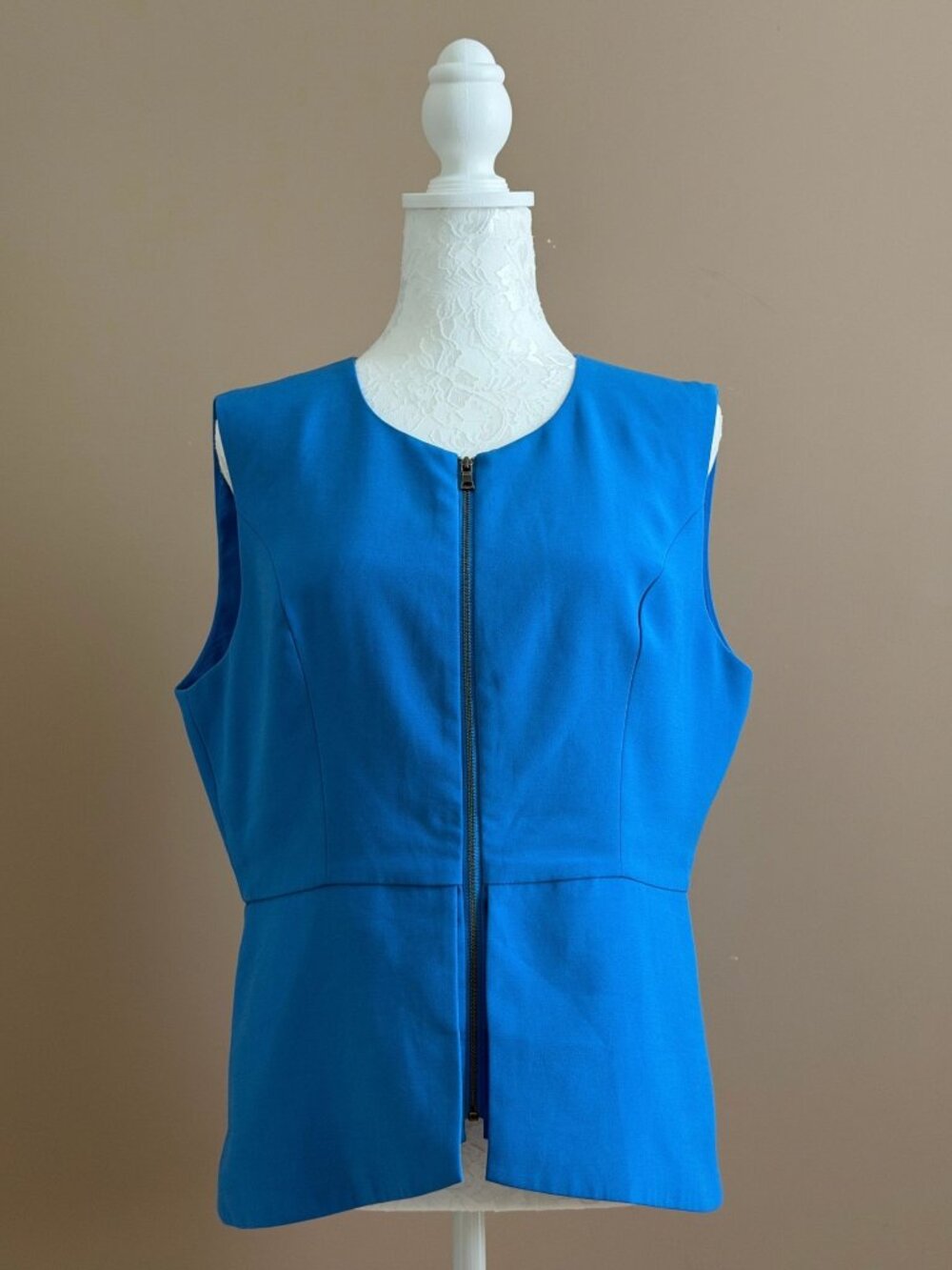 BCBGMAXAZRIA blue peplum top Size L